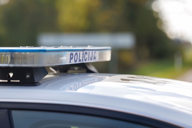 Ilgapirščiai siautėja Taikos prospekte: apšvarino du automobilius