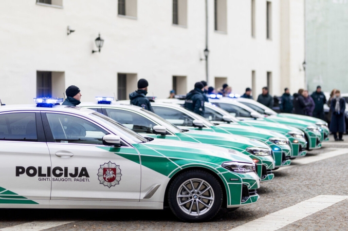 Policijos komisariato kieme – vandališkas išpuolis