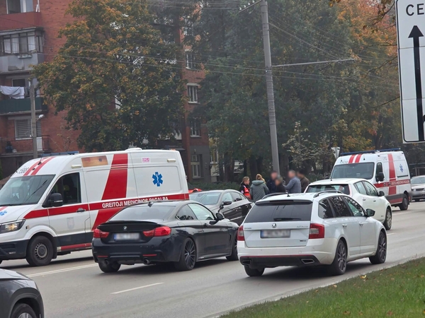 Raudondvario plente – dviejų automobilių susidūrimas