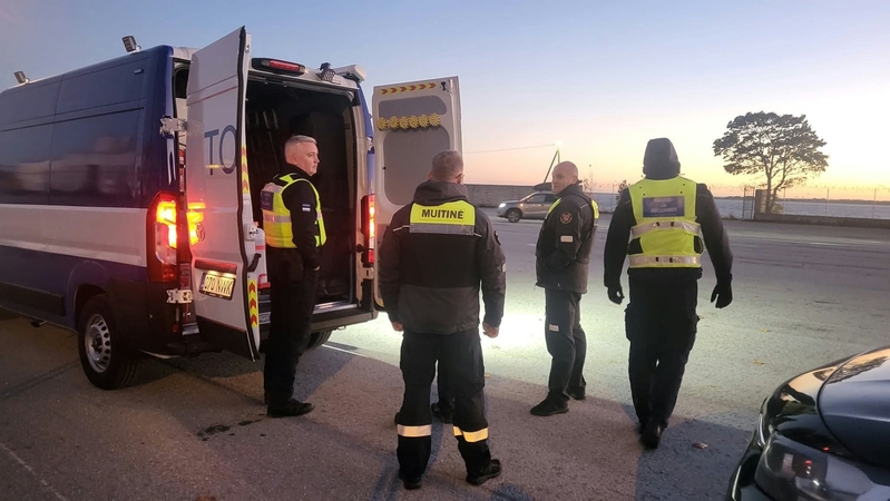 Baltijos jūroje – plataus masto muitinės operacija: patikrinta daugiau kaip 400 transporto priemonių