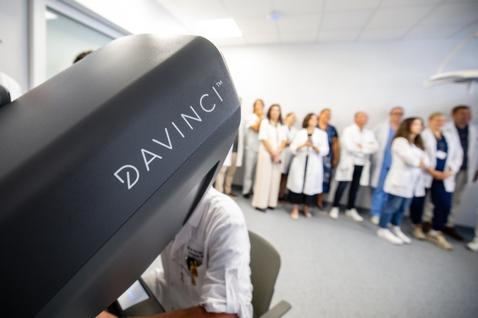 Kauno klinikose – dar viena naujovė: sudėtingoms operacijoms pasitelktas „da Vinci“ robotas