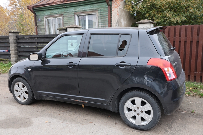 Kaune nežinomi asmenys apgadino 14 automobilių
