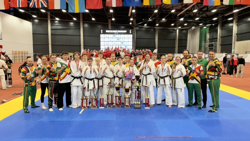 Karatė mokyklos Shodan auklėtiniai ir treneriai