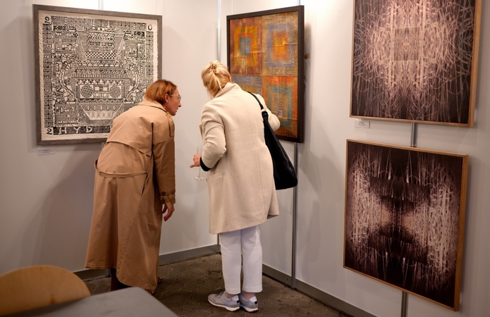 Patiko: S. Bronickienės ir B. Šležienės kūrybai, kurią mugėje pristatė „Pelėdų kalno“ galerija, netrūko dėmesio