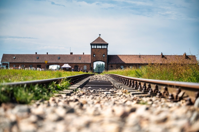 Lietuvos pilietis nubaustas už nacistinį pasveikinimą Aušvico memoriale