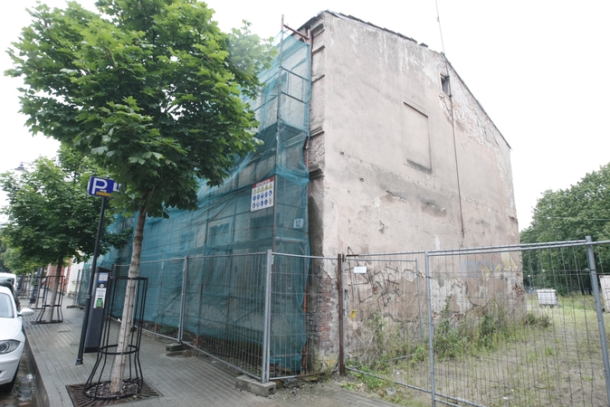 Situacija: Apleistų ir neprižiūrimų pastatų sąraše – ir gyvenamasis namas K. Donelaičio g. 12, kuris priklauso buvusiai valdininkei.