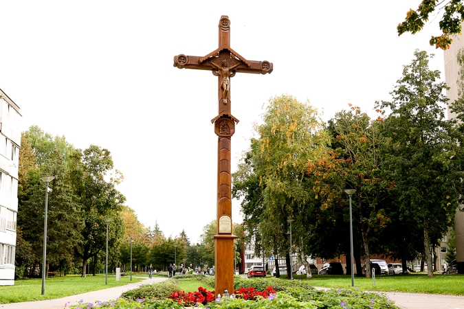 Paslaptis: 2010-aisiais senąjį Debreceno gatvės kryžių savo lėšomis restauravęs G. Čapas tik dabar prisipažino, kad būtent jis šį objektą tada išvežė ir vėliau sugrąžino į vietą. Dabar čia stovintis kryžius – jau kitas.