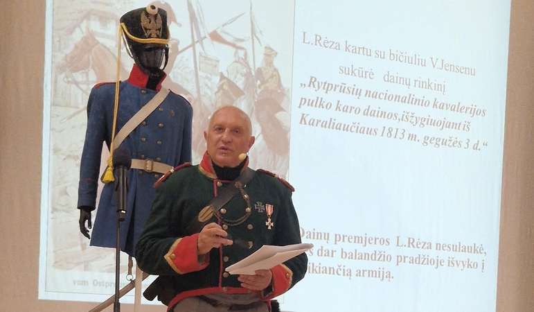 Iliustracija: renginiuose pasakodamas apie M. L. Rėzą E. Kazlauskis vilki Prūsijos karių uniforma.