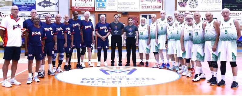 Varžovai: po šiemet vasarą įvykusio pasaulio čempionato mačo – draugiška Lietuvos ir JAV rinktinių nuotrauka.