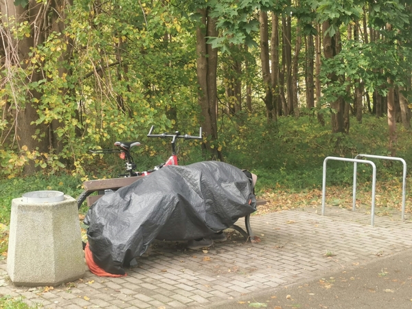 Keblumas: nors Klaipėdoje veikia nakvynės namai, vėstant orams, pastebimi lauke nakvojantys žmonės.