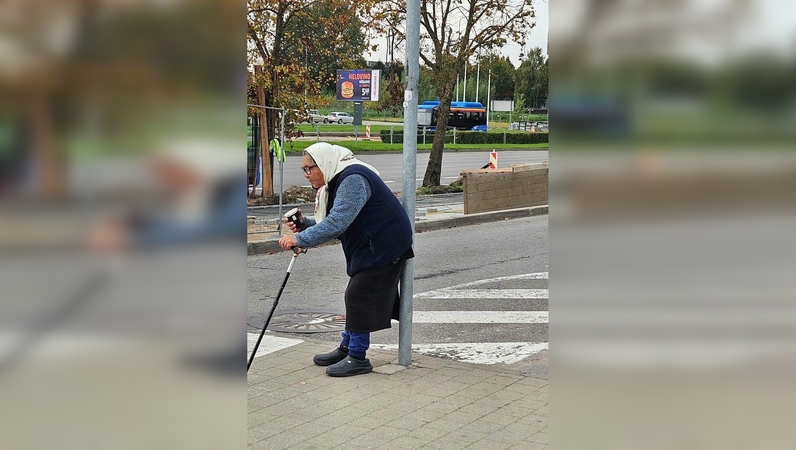 Verslas: klaipėdiečių teigimu, esą vyresnio amžiaus moteris yra apsimetėlė, siekianti išvilioti žmonių pinigus.