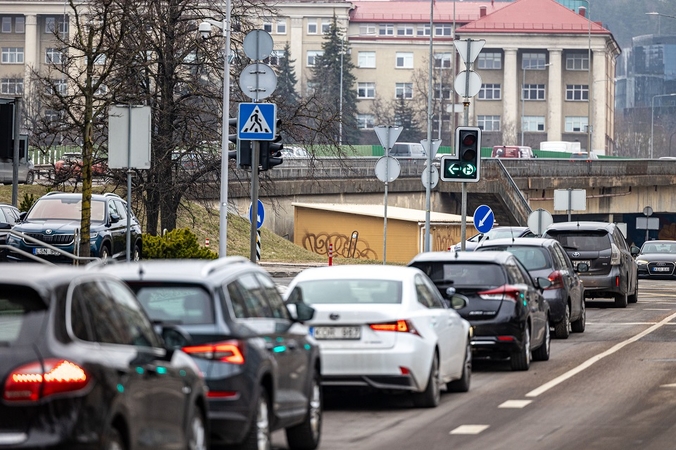 Siūlymas – įpareigoti „Regitrą“ informuoti apie tai vairuotojus