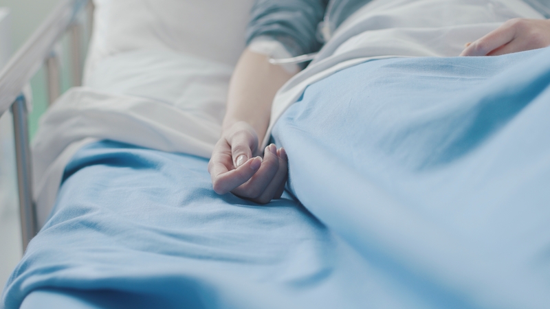 Į ligoninę dėl lūžio atvykusi mergina gyva iš jos nebeišėjo: mirė dėl šokiruojančios priežasties