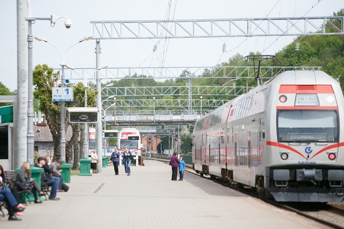 Paskelbė, nuo kada traukiniais ir tarpmiestiniais autobusais keliausime pigiau