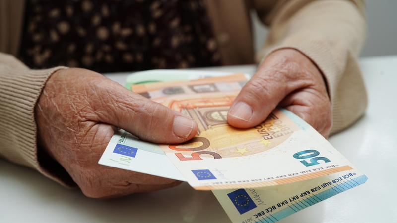 Atsakė, kodėl pensijos augs mažiau, nei žadėta