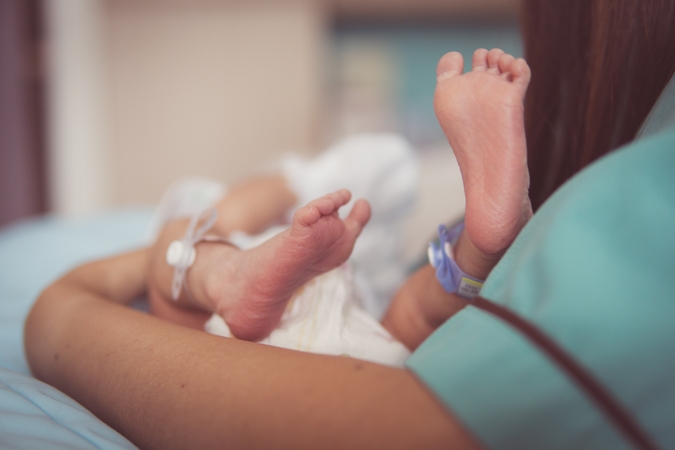 Jis buvo toks šaltas: mažylį išvežė į morgą, o po penkių valandų mama išgirdo šokiruojančią žinią