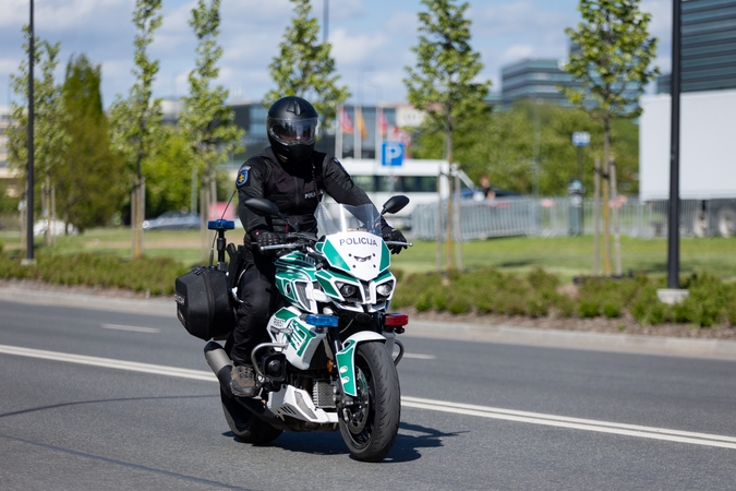Akmenės rajone per avariją žuvo į priešingos krypties juostą išvažiavusio motociklo vairuotojas