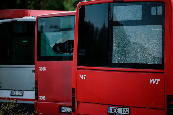 Policija: neblaivi vairuotoja Vilniuje susidūrė su autobusu