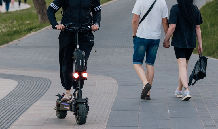 Paspirtukai vėl kaitina aistras – siūlo griežtinti tvarką