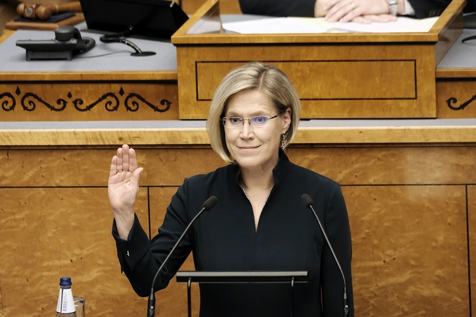 Prisaikdinta naujoji Estijos prezidentė Ülle Madise