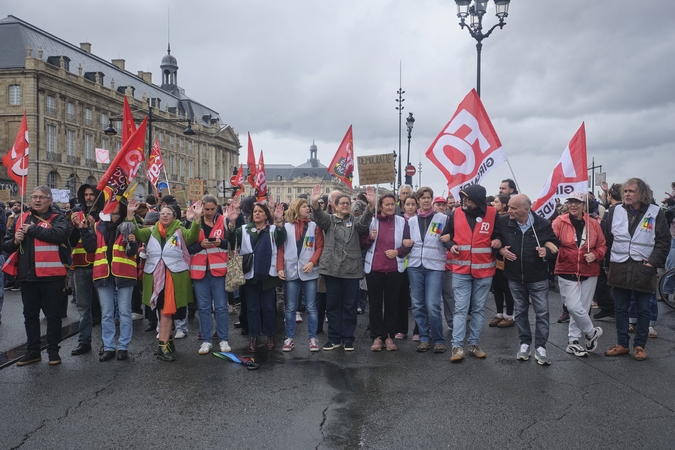 Mokiniai ir studentai Prancūzijoje po rudens atostogų ketina atnaujinti protestus