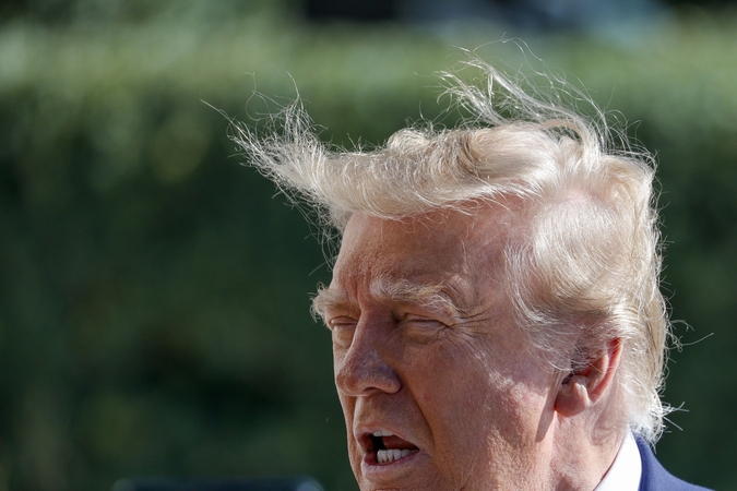 Demokratai reikalauja nepriklausomo tyrimo dėl Trumpo ryšių su Epsteinu