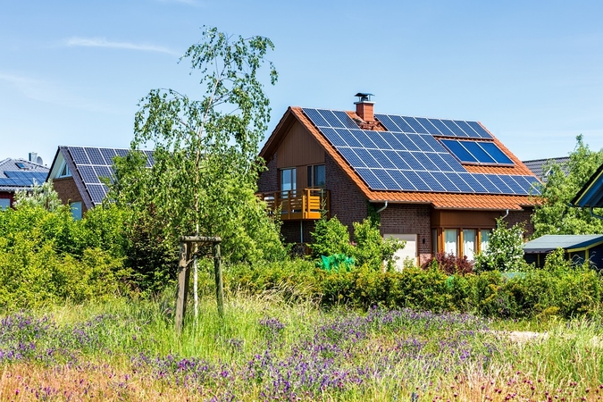 Ministras: elektrą gaminančių vartotojų skaičius perkopė 200 tūkstančių