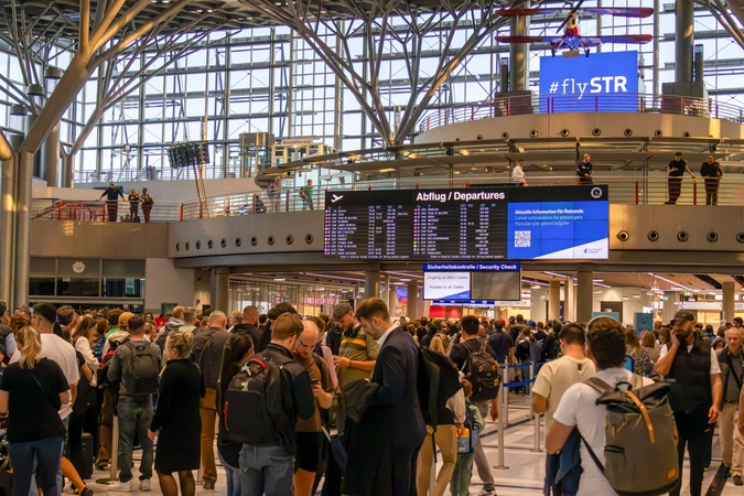 Pamelavęs, kad turi bombą, vyras sutrikdė oro uosto darbą
