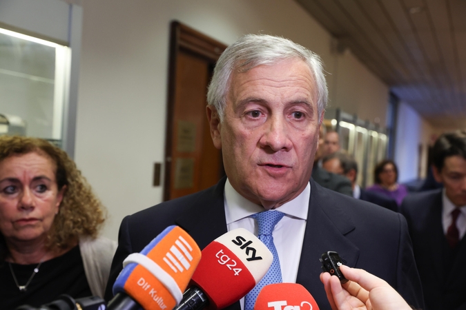 Tajani: ES turi paskirti atstovą deryboms dėl taikos Ukrainoje