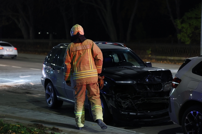Veiverių gatvėje susidūrė du BMW