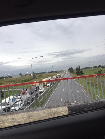 Kelyje Vilnius-Kaunas-Klaipėda nusidriekė 9 kilometrų spūstis