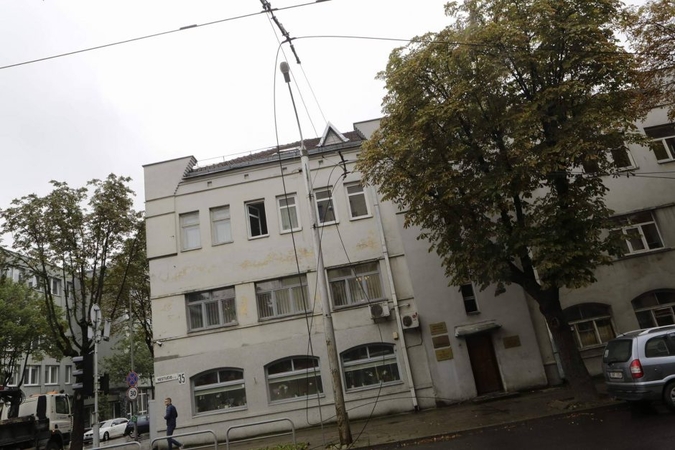 Nutrūkę troleibusų linijos laidai paralyžiavo Kęstučio g. eismą