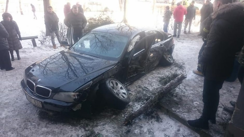 Marijampolėje – BMW skrydis į daugiabutį