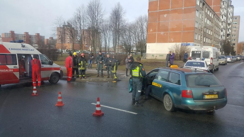Klaipėdoje pirmadienio rytas prasidėjo avarijomis