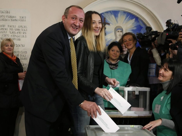 Gruzijos prezidento rinkimus laimėjo milijardieriaus sąjungininkas (papildyta)