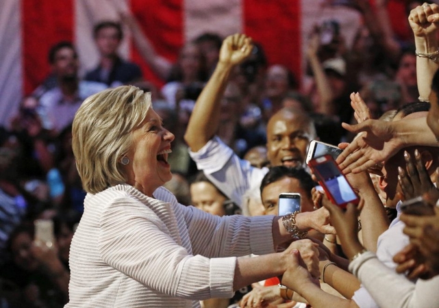 H. Clinton laimėjo pirminius demokratų rinkimus Kalifornijoje