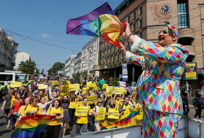 Į gėjų paradą Kijeve susirinko tūkstantinė minia