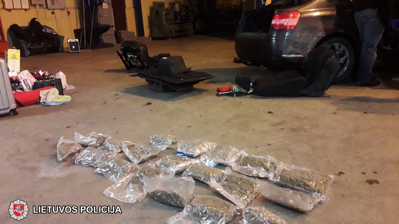 Sostinės kriminalistai sulaikė 18 kg kanapių