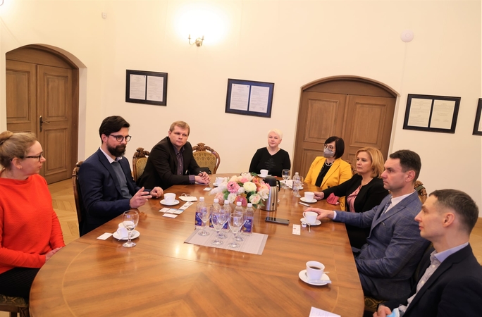 Garantija: čekų verslininkus Kauno rajono mero pavaduotojas P.Visockas (antras dešinėje) patikino, kad geriausia vieta verslui yra Kauno LEZ