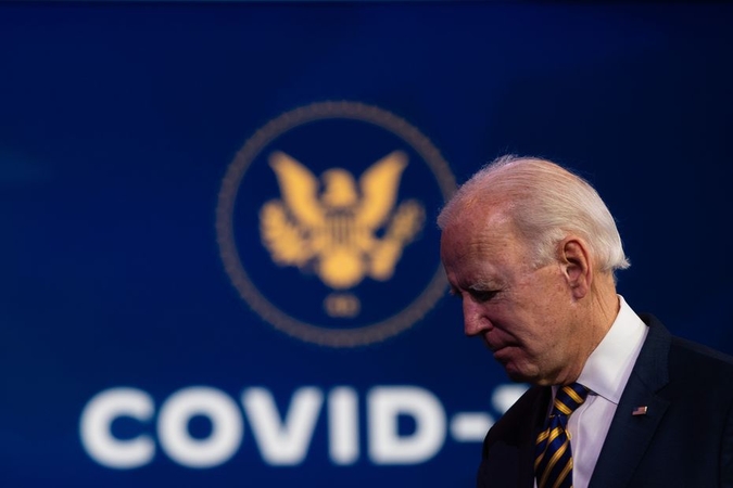 J. Bidenas sukritikavo dabartinės administracijos amerikiečių skiepijimo planą