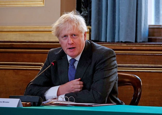 Britai raginami dirbti iš namų