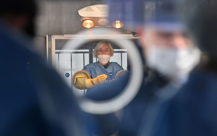 Latvijoje patvirtinta rekordiškai daug naujų COVID-19 atvejų