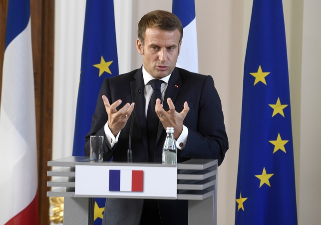 E. Macronas: turime labai griežtai kalbėti su Rusija apie Ukrainą ir Baltarusiją