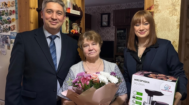 Nei juoktis, nei verkti: Ukrainoje žuvusių rusų motinos apdovanotos mėsmalėmis