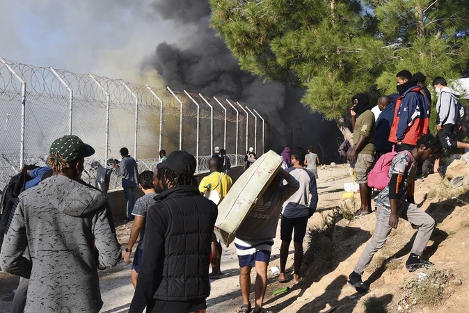 Graikijos Samo saloje esančioje migrantų stovykloje įsiplieskė gaisras