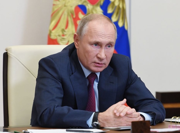V. Putinas pasirašė įstatymą dėl mokesčių didinimo daug uždirbantiems asmenims