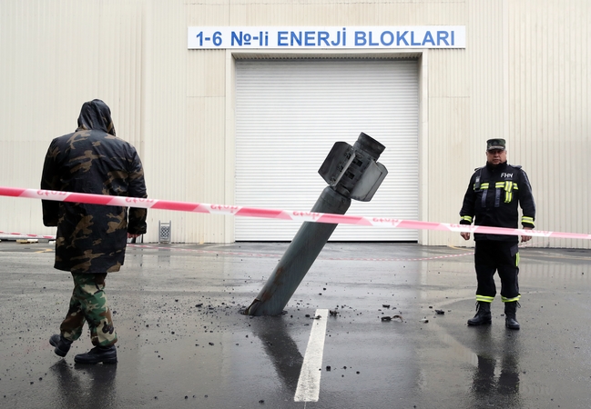 Kalnų Karabache tęsiantis kautynėms vis labiau nerimaujama dėl taikių gyventojų