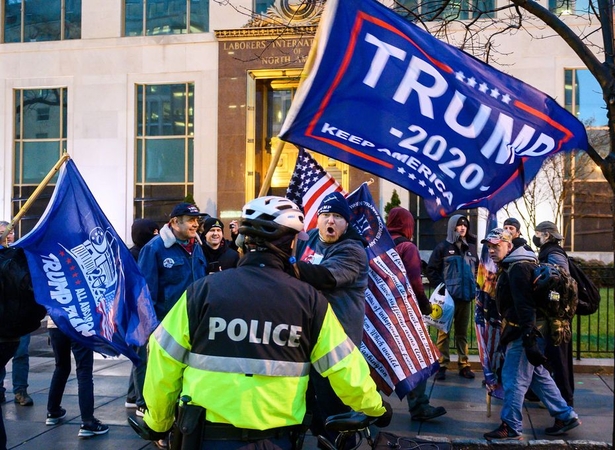 Vašingtone mitinguoja D. Trumpo rėmėjai