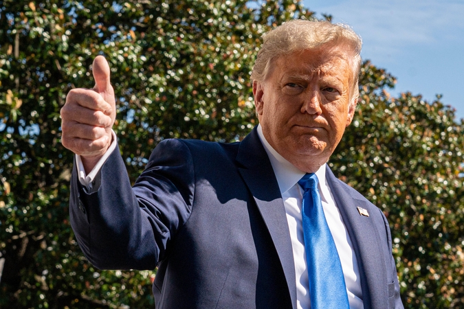 D. Trumpas tvirtina, kad koronaviruso pandemija beveik baigėsi