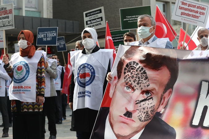 Europos Komisija: Turkija dar labiau atsitolina nuo ES